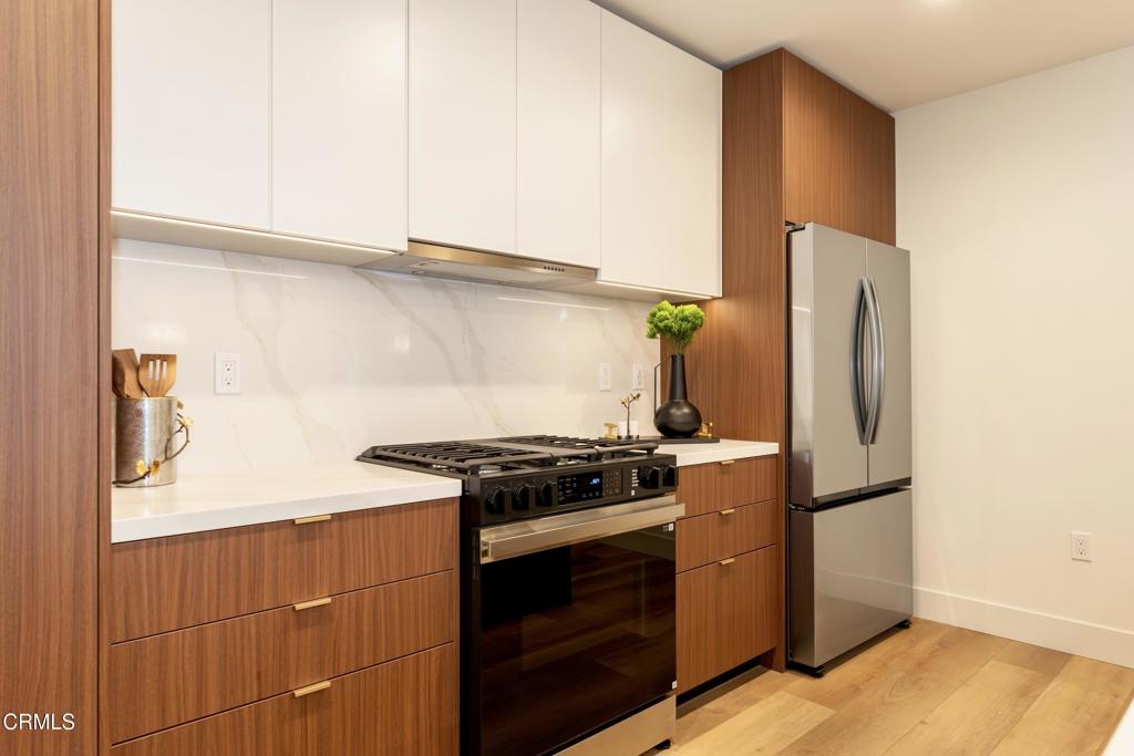 139 S Oak Knoll Avenue 203 Property Photo 8