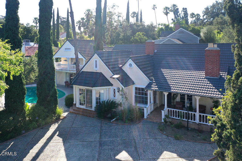 1535 Royal Boulevard Property Photo 2