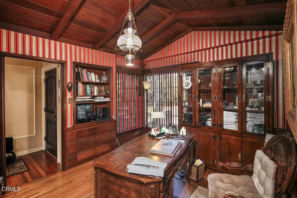 1535 Royal Boulevard Property Photo 8