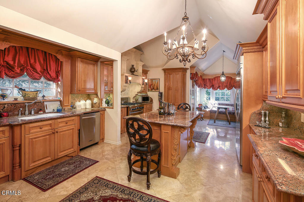 1535 Royal Boulevard Property Photo 12