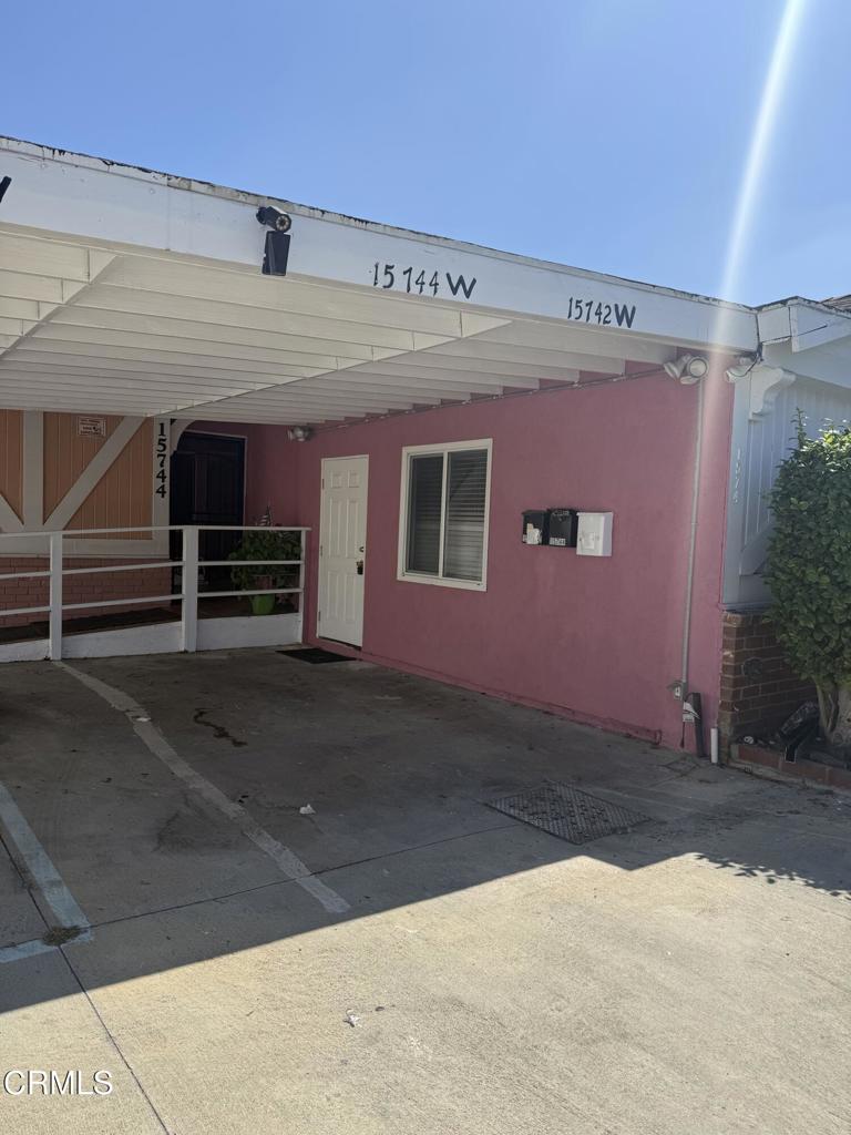 15744 1/2 W Saticoy Street Property Photo 1
