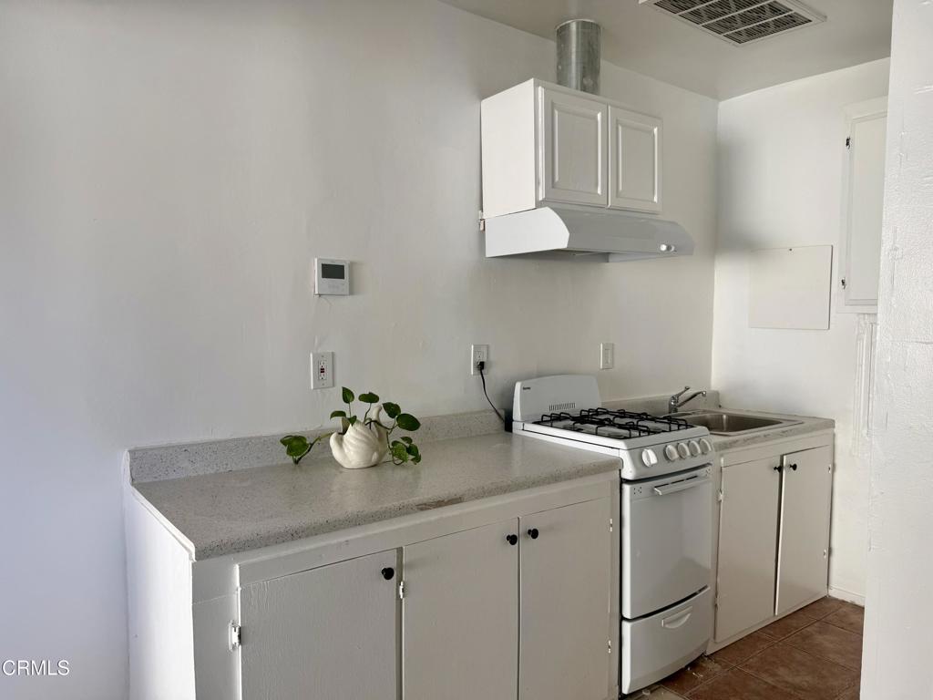 15744 1/2 W Saticoy Street Property Photo 3