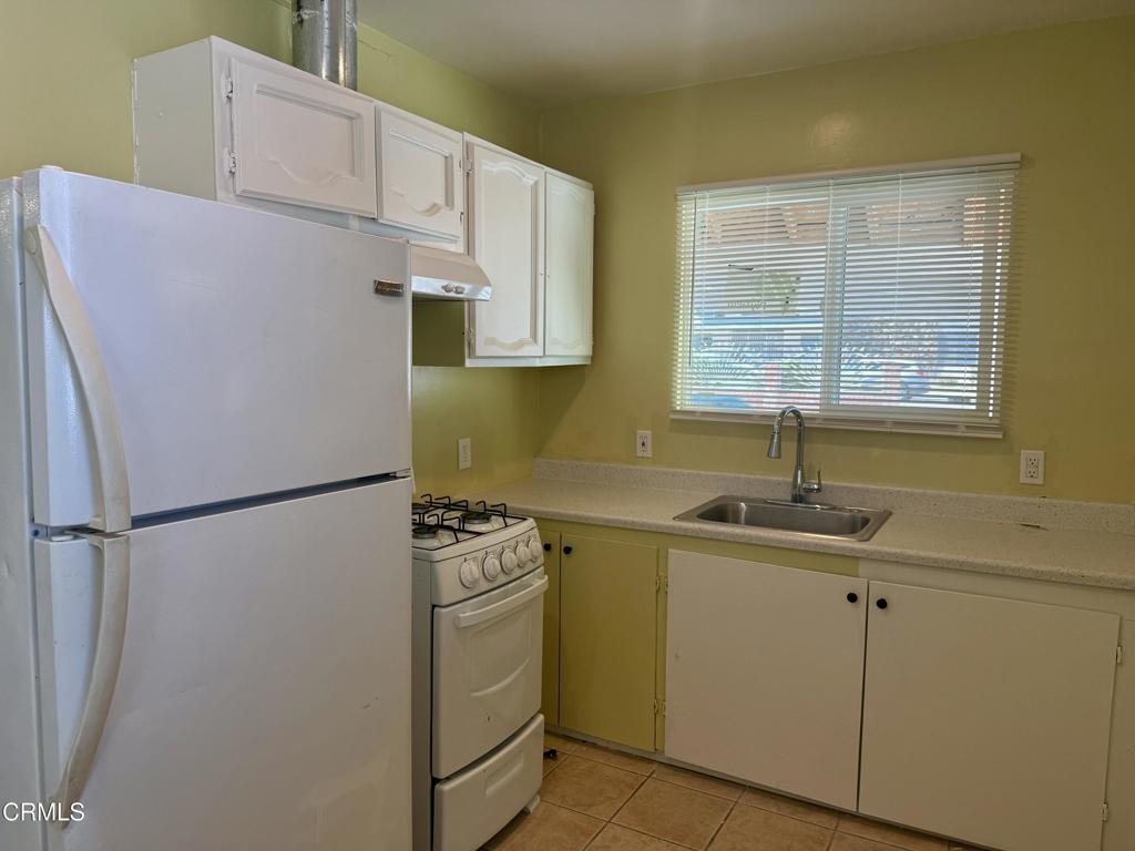 15744 Saticoy Street Property Photo 3