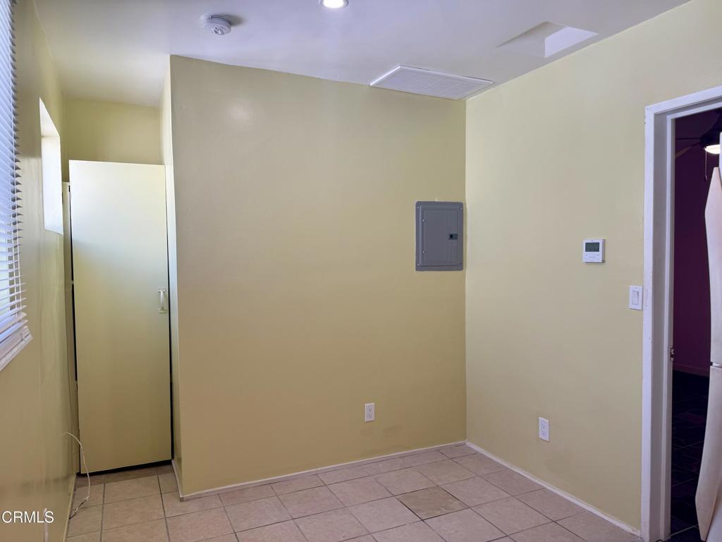 15744 Saticoy Street Property Photo 4
