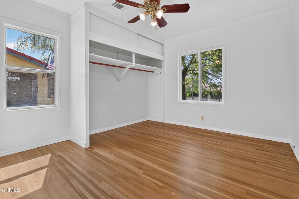 842 E Glenoaks Boulevard Property Photo 13