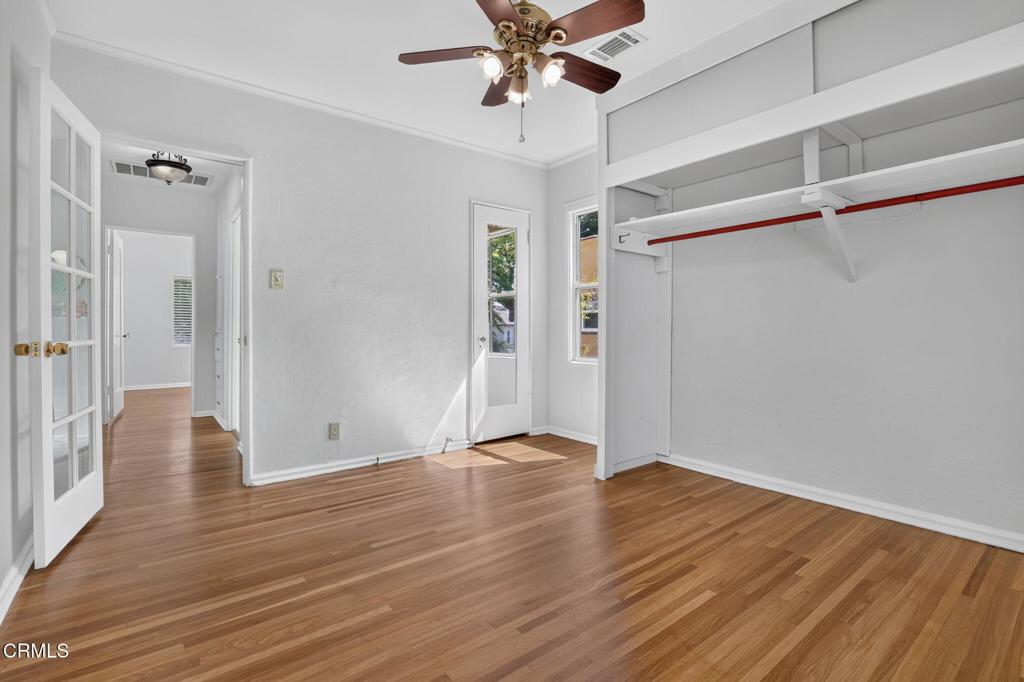 842 E Glenoaks Boulevard Property Photo 14