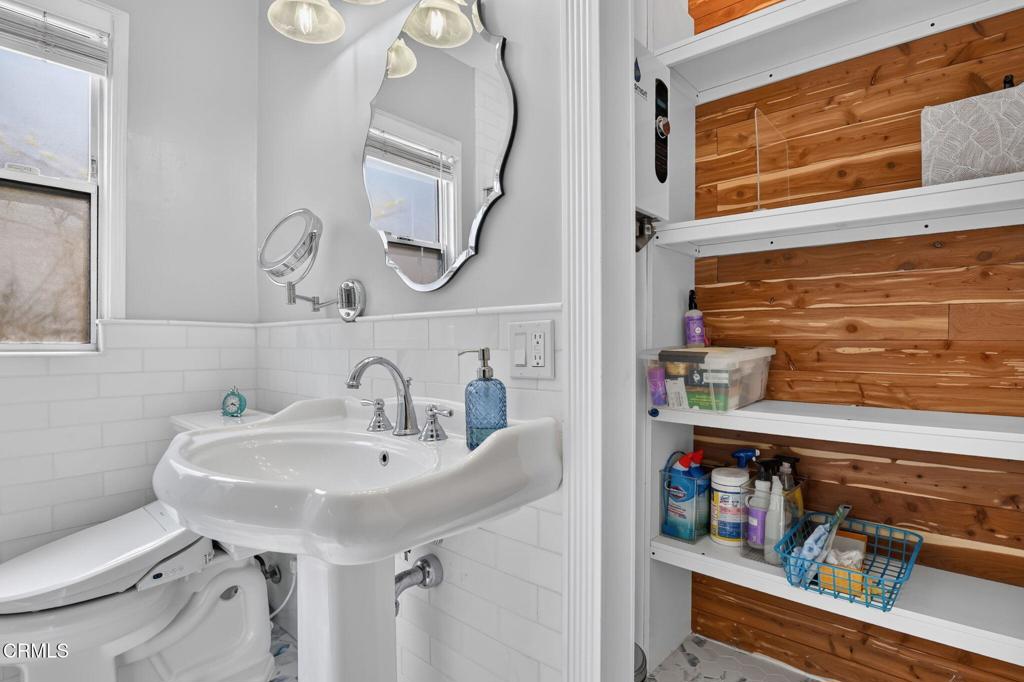 842 E Glenoaks Boulevard Property Photo 16