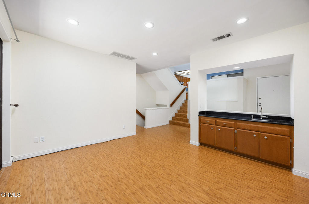 1180 Walnut Grove Avenue B Property Photo 8