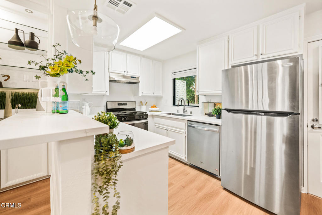 111 S Oak Knoll Avenue 107 Property Photo 20