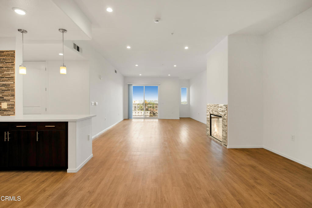 124 W Colorado Street 401 Property Photo 2