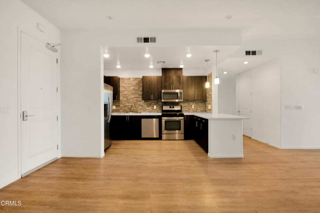 124 W Colorado Street 401 Property Photo 4