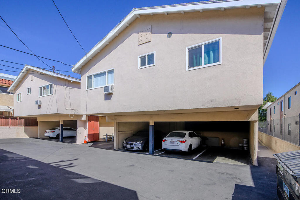 1137 Irving Avenue Property Photo 4
