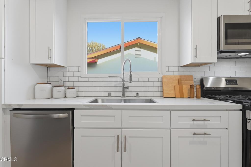 22718 Cantlay Street Property Photo 9