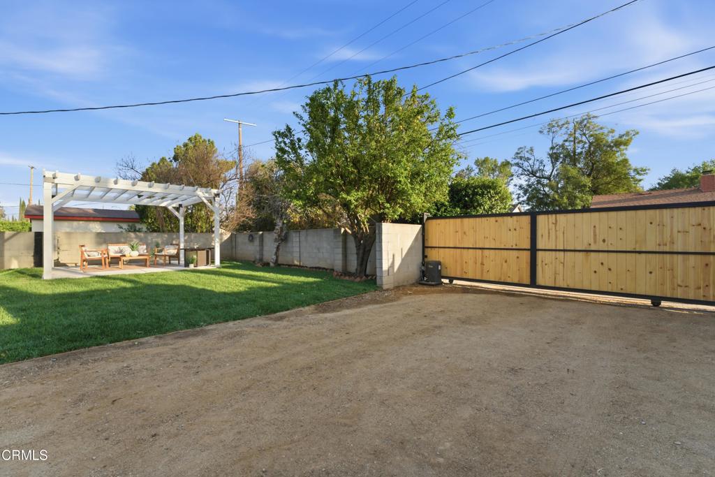 22718 Cantlay Street Property Photo 10
