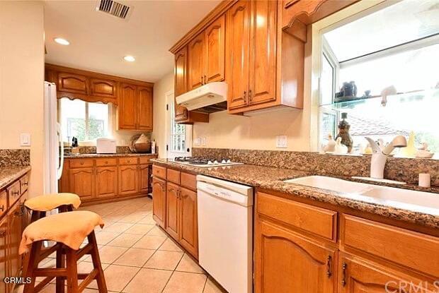1736 Vistillas Road Property Photo 11