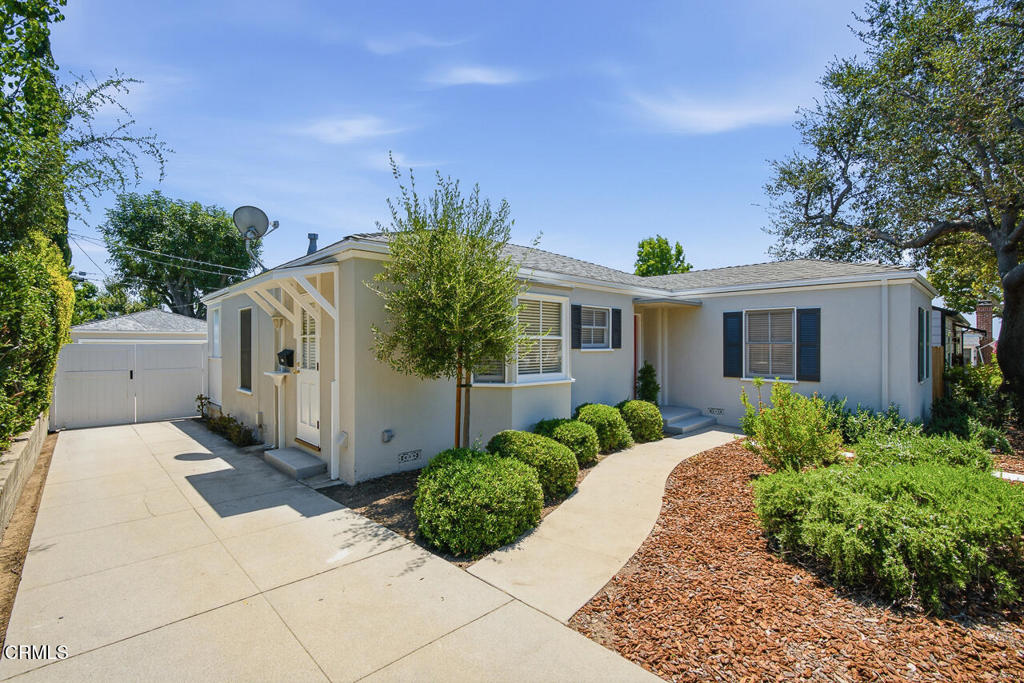 1010 Roxbury Drive Property Photo 4