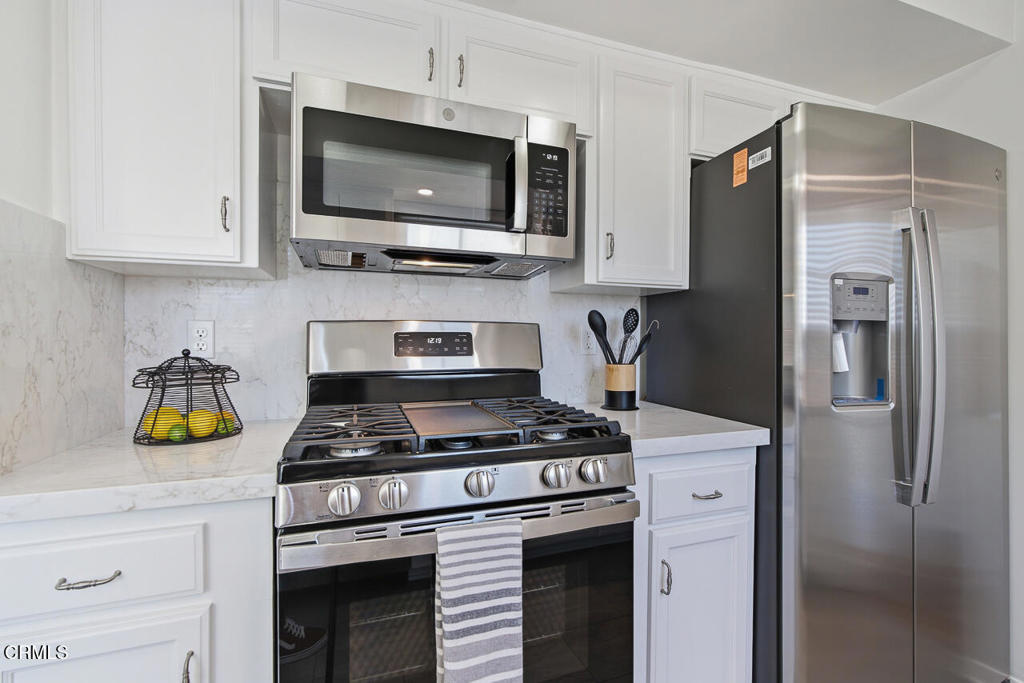 1010 Roxbury Drive Property Photo 10