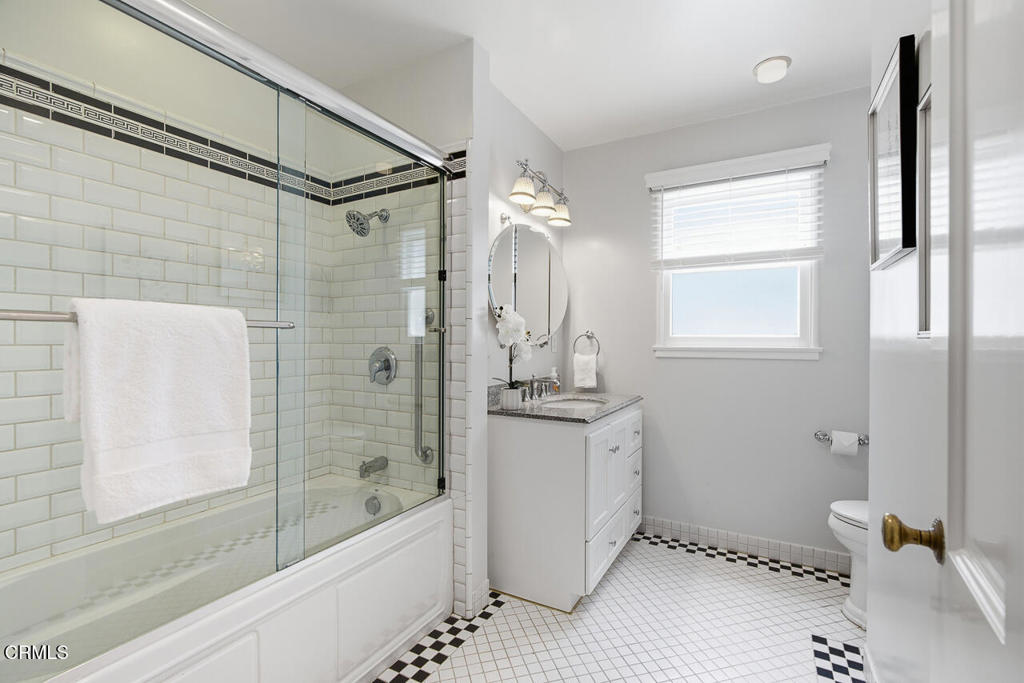 1010 Roxbury Drive Property Photo 23
