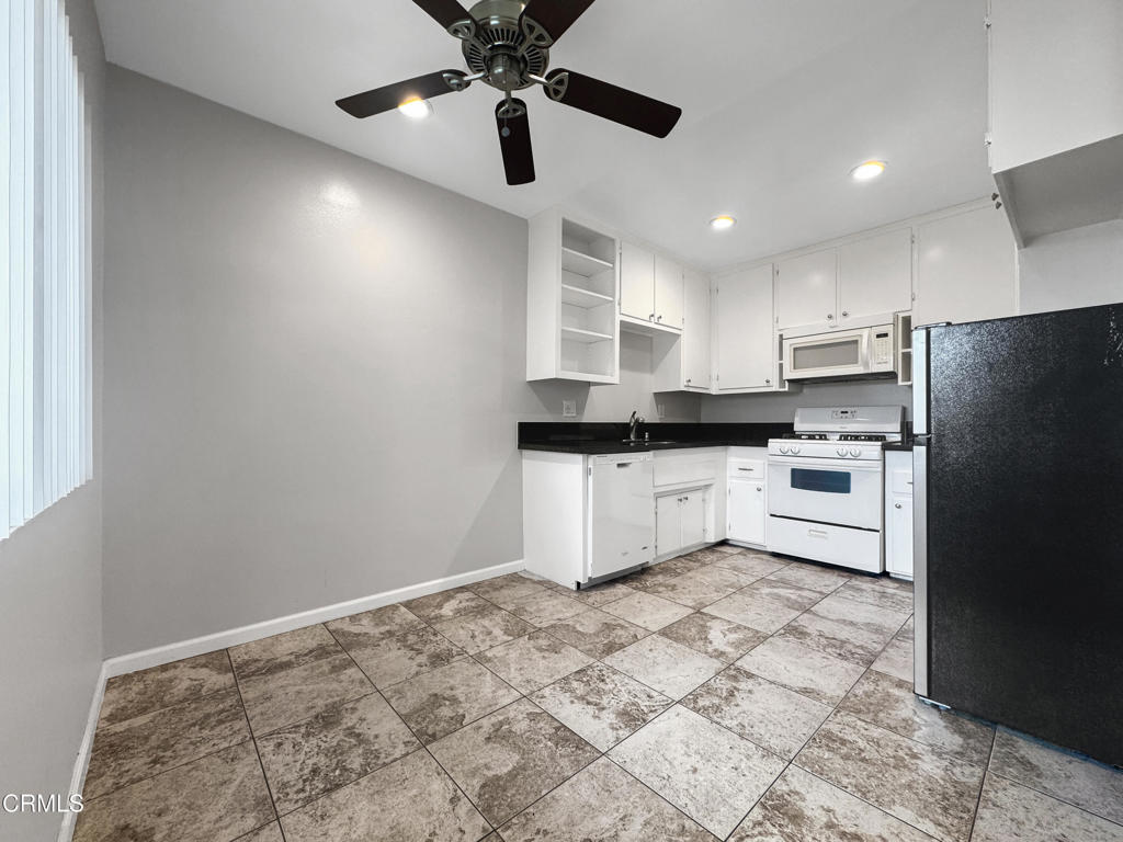 580 N Los Robles Avenue 11 Property Photo 4