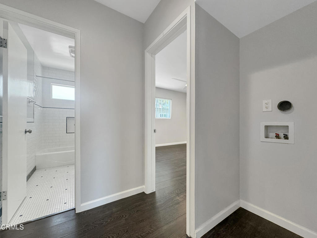 580 N Los Robles Avenue 11 Property Photo 8