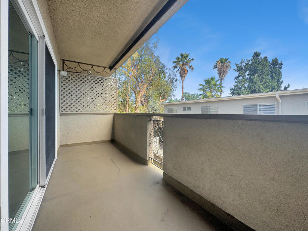 580 N Los Robles Avenue 11 Property Photo 16