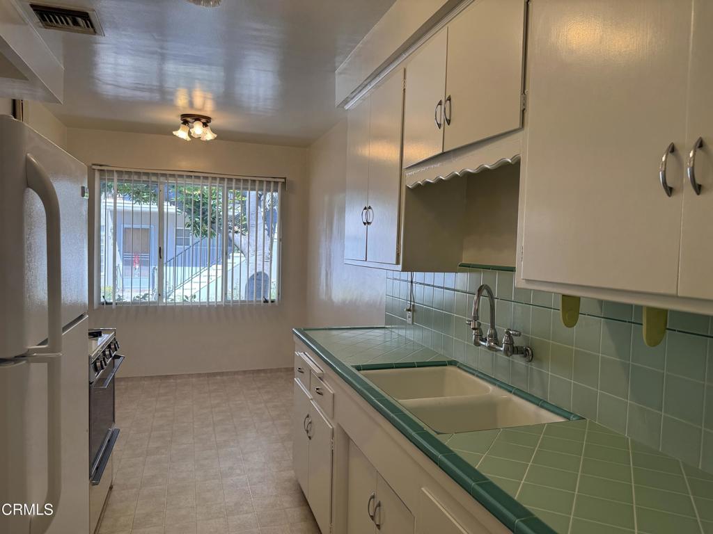 514 Linwood Avenue B Property Photo 5