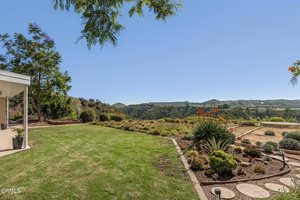 2075 Linda Flora Drive Property Photo 1