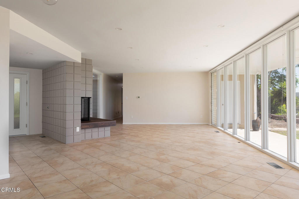 2075 Linda Flora Drive Property Photo 7