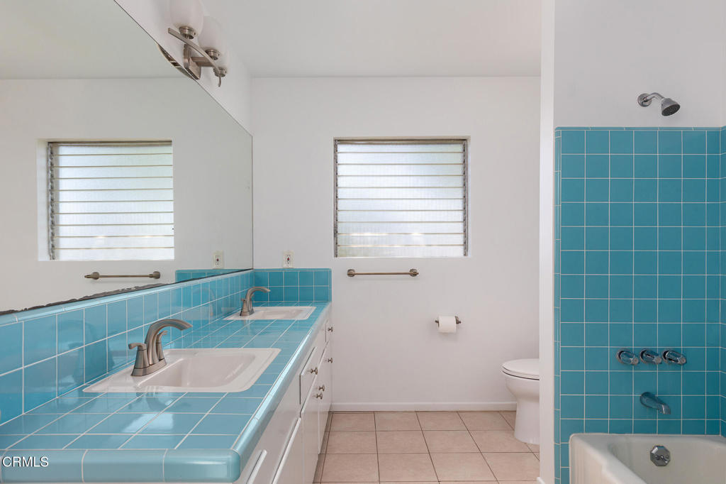 2075 Linda Flora Drive Property Photo 13