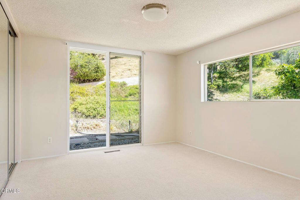 2075 Linda Flora Drive Property Photo 14