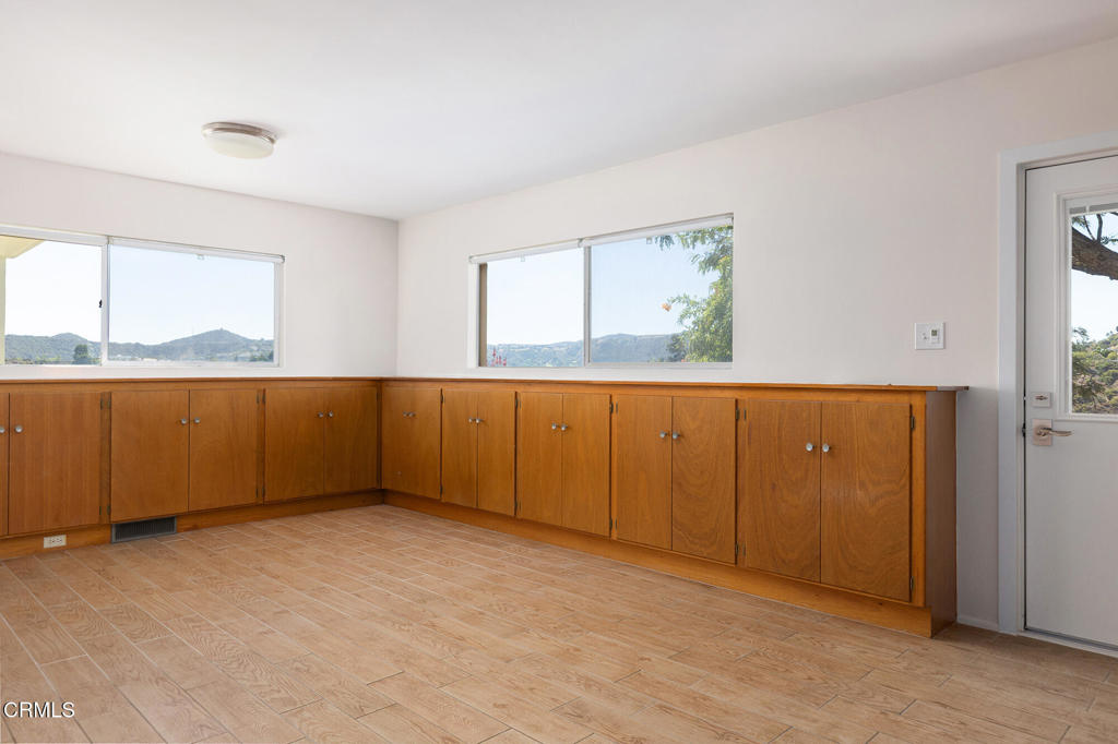 2075 Linda Flora Drive Property Photo 16