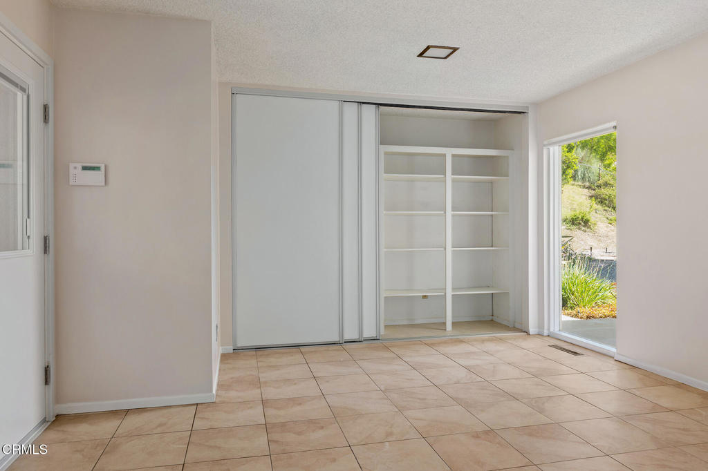 2075 Linda Flora Drive Property Photo 17