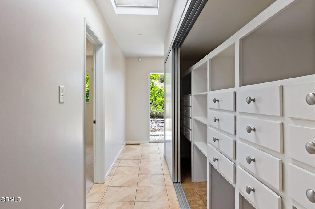 2075 Linda Flora Drive Property Photo 18