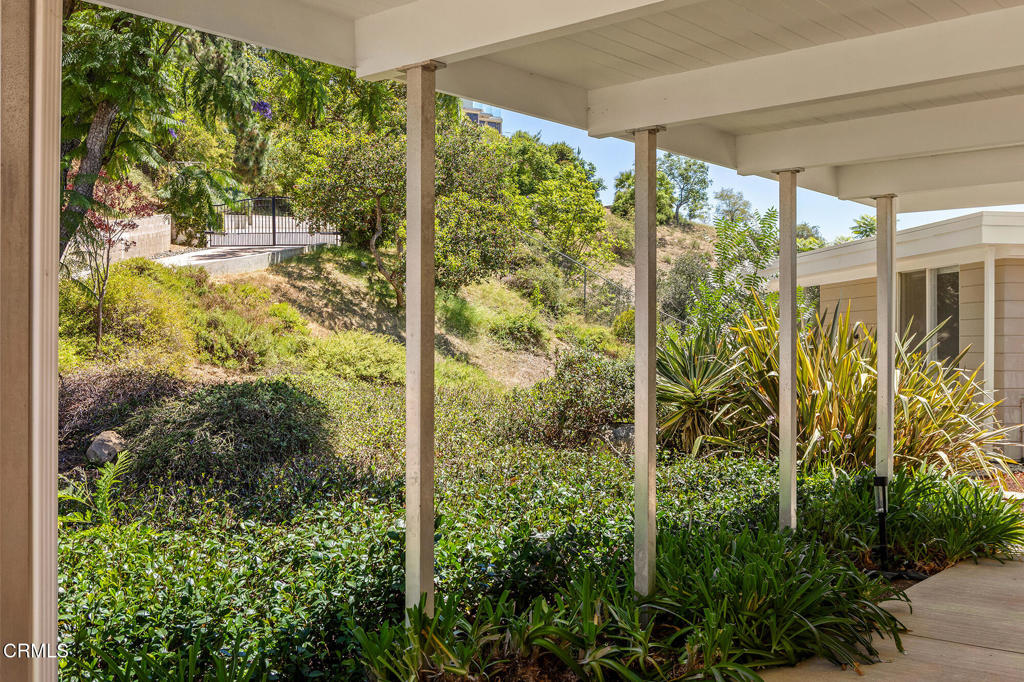 2075 Linda Flora Drive Property Photo 21