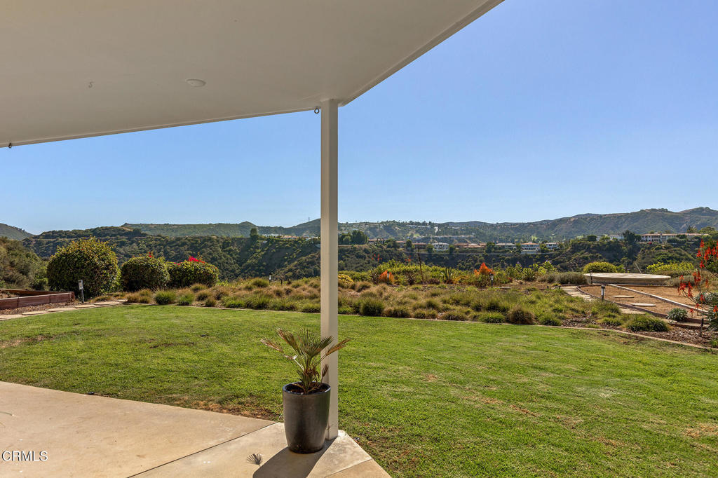 2075 Linda Flora Drive Property Photo 23