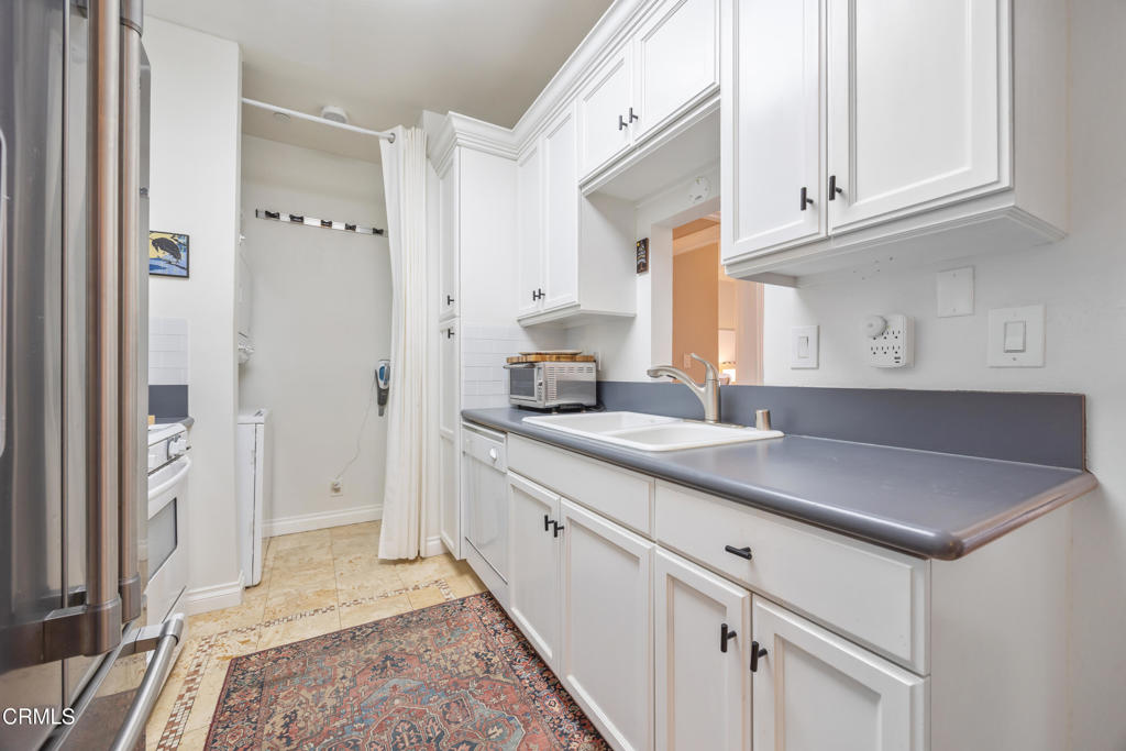 87 S Allen Avenue 205 Property Photo 6