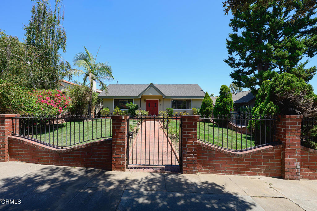 880 N Allen Avenue Property Photo 1