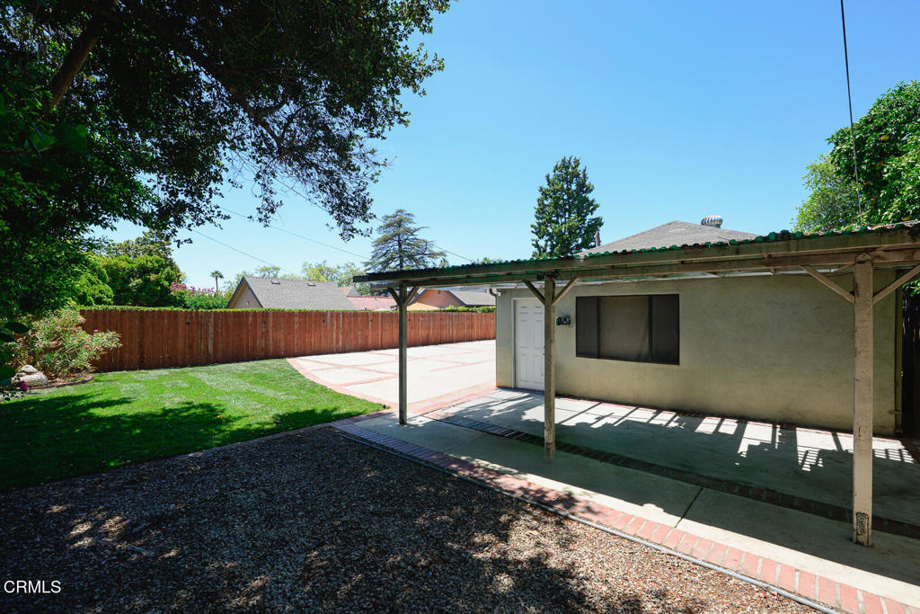 880 N Allen Avenue Property Photo 14