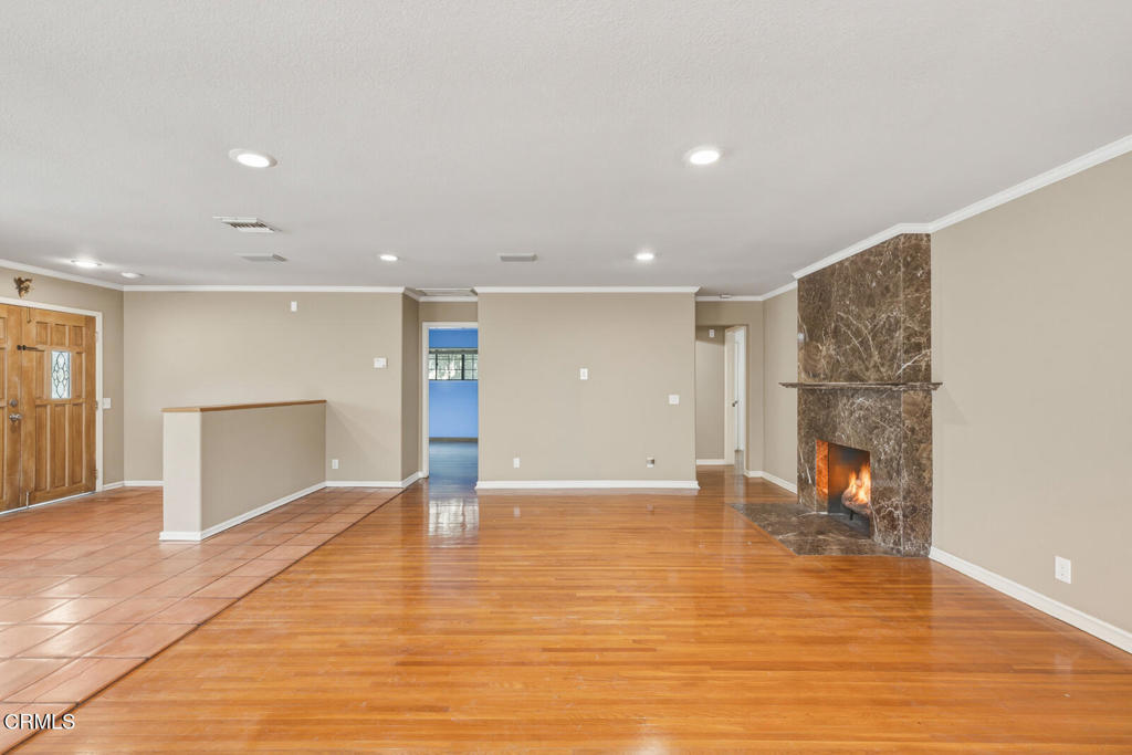 880 N Allen Avenue Property Photo 17