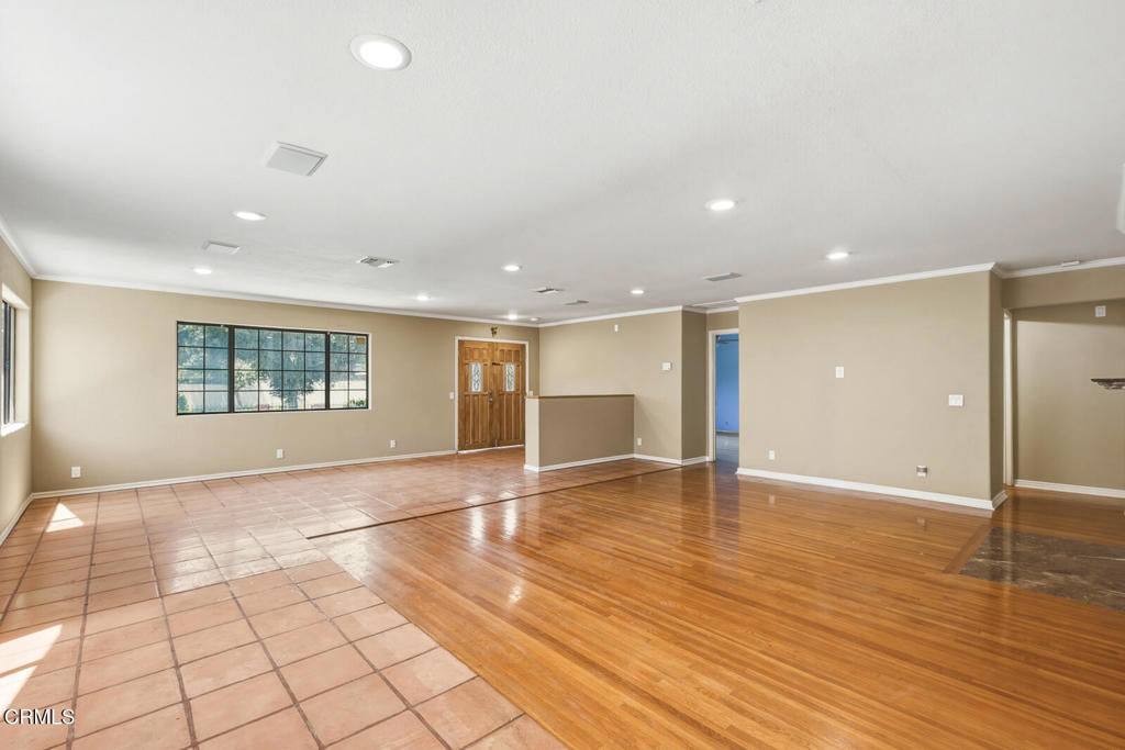 880 N Allen Avenue Property Photo 18