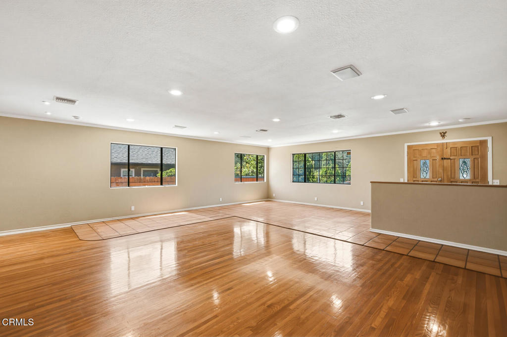 880 N Allen Avenue Property Photo 19