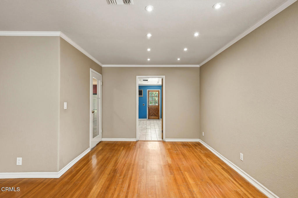 880 N Allen Avenue Property Photo 21