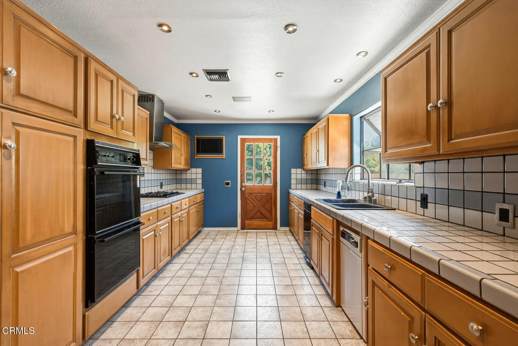 880 N Allen Avenue Property Photo 23