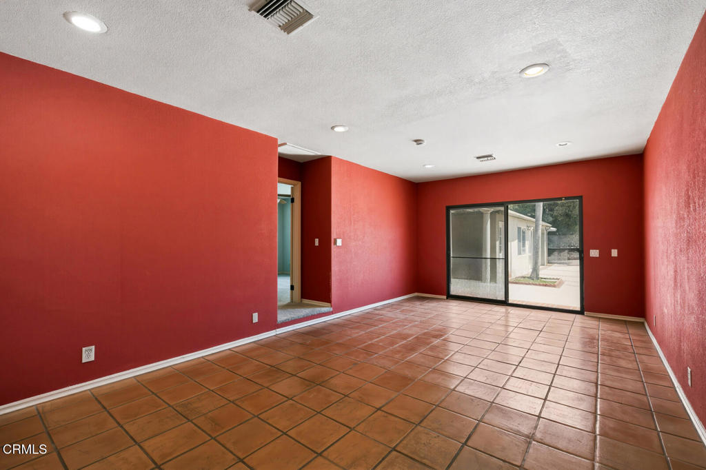 880 N Allen Avenue Property Photo 29