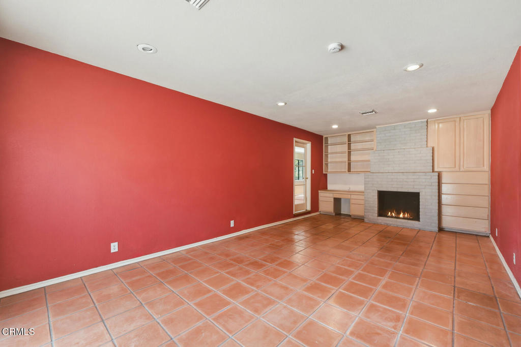 880 N Allen Avenue Property Photo 30