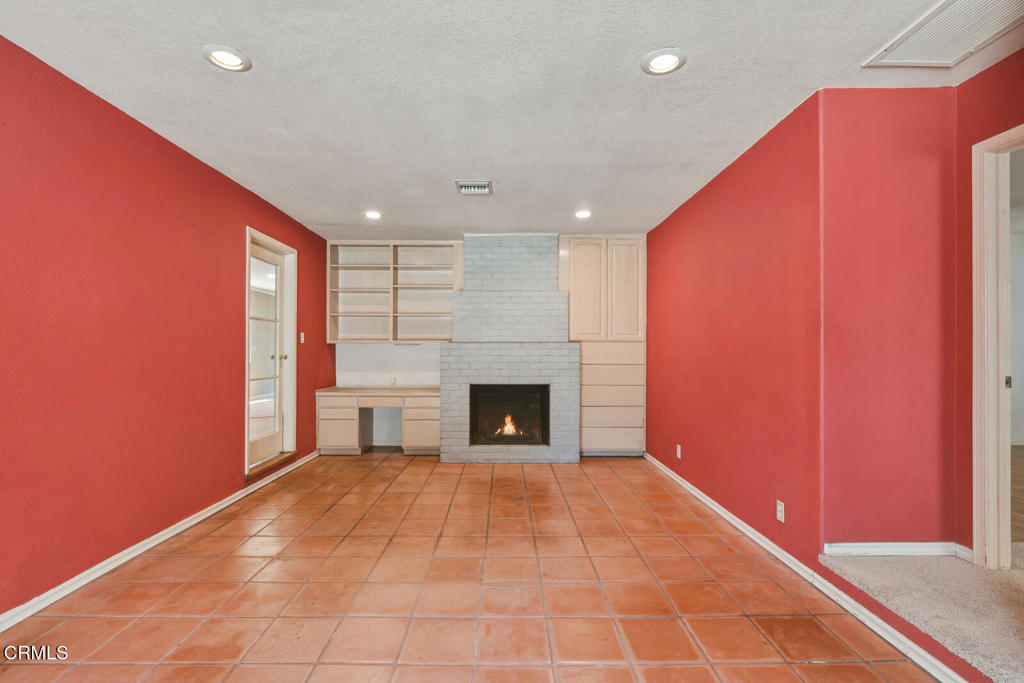 880 N Allen Avenue Property Photo 31