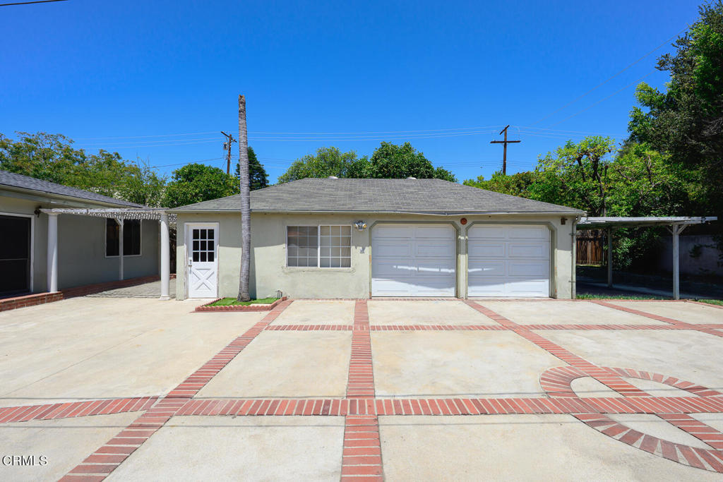 880 N Allen Avenue Property Photo 38