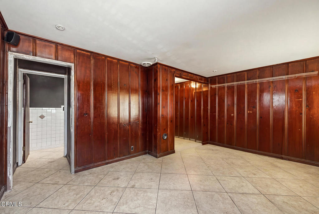 880 N Allen Avenue Property Photo 39