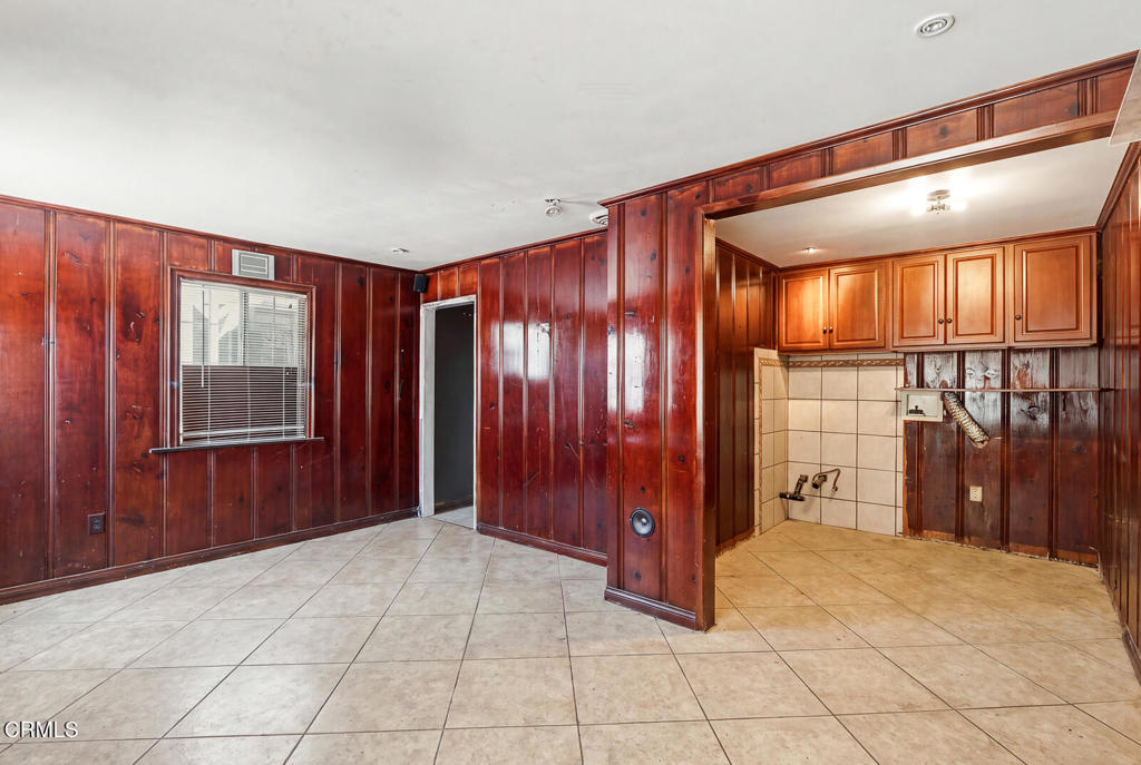 880 N Allen Avenue Property Photo 41