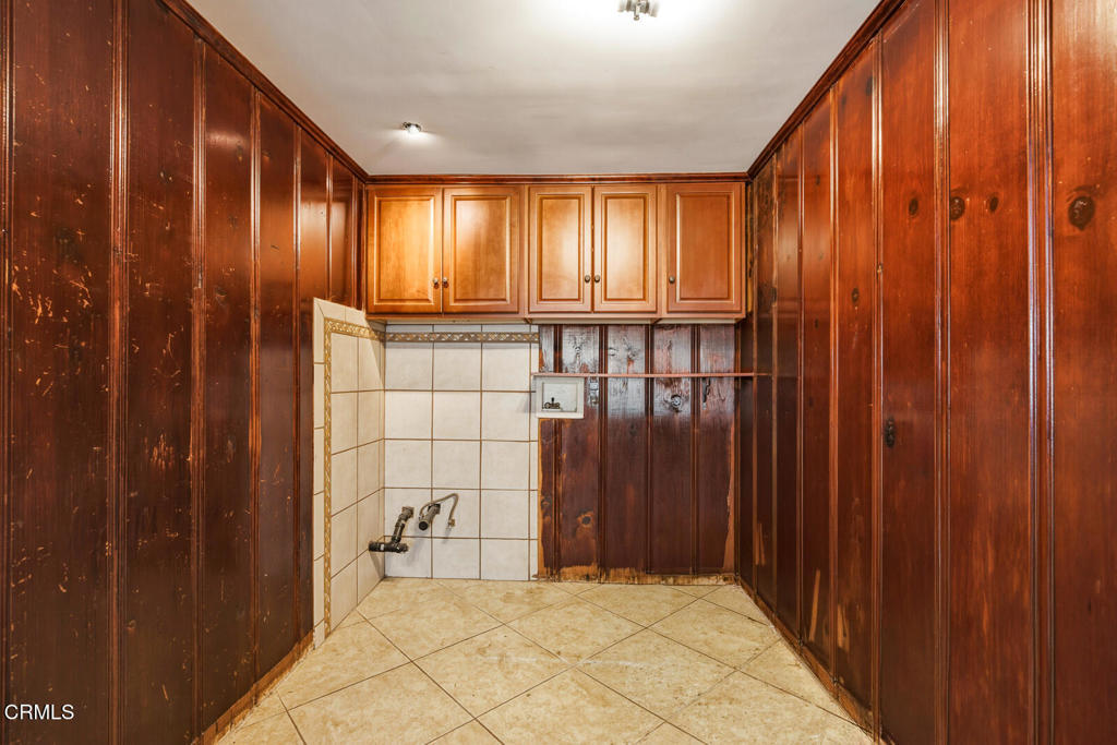 880 N Allen Avenue Property Photo 42